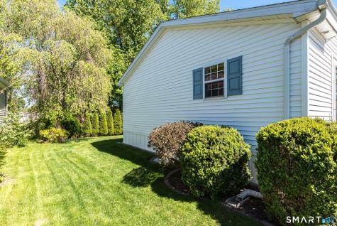17 Laurel Circle East Windsor CT 06088
