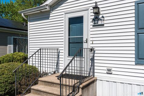 17 Laurel Circle East Windsor CT 06088