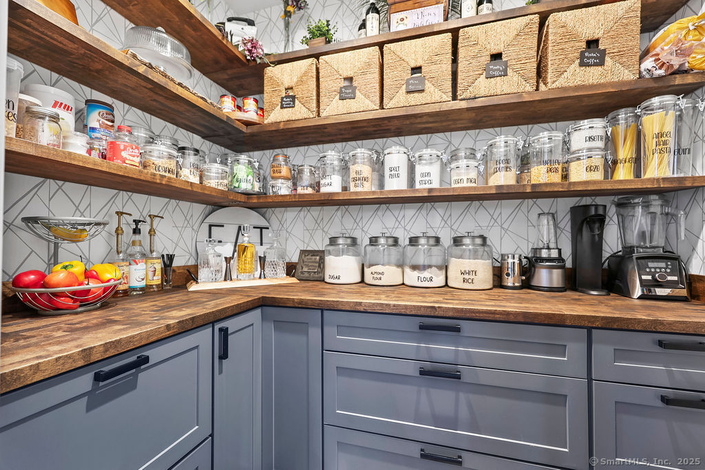 35 Rustle Meadow Lane Canton CT 06019