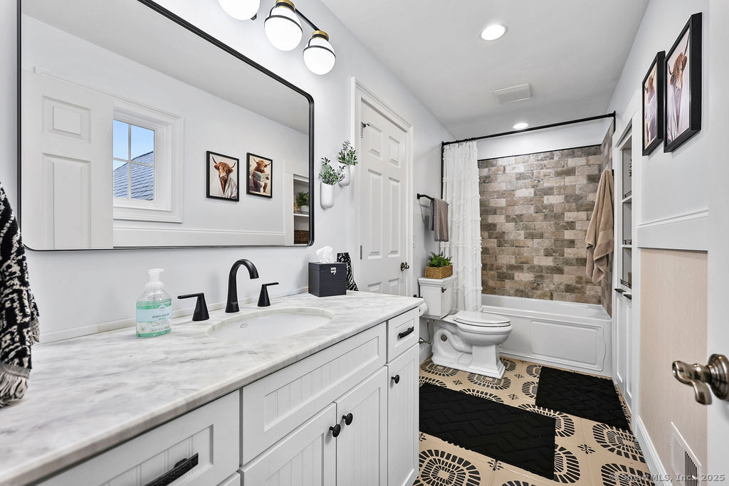 35 Rustle Meadow Lane Canton CT 06019