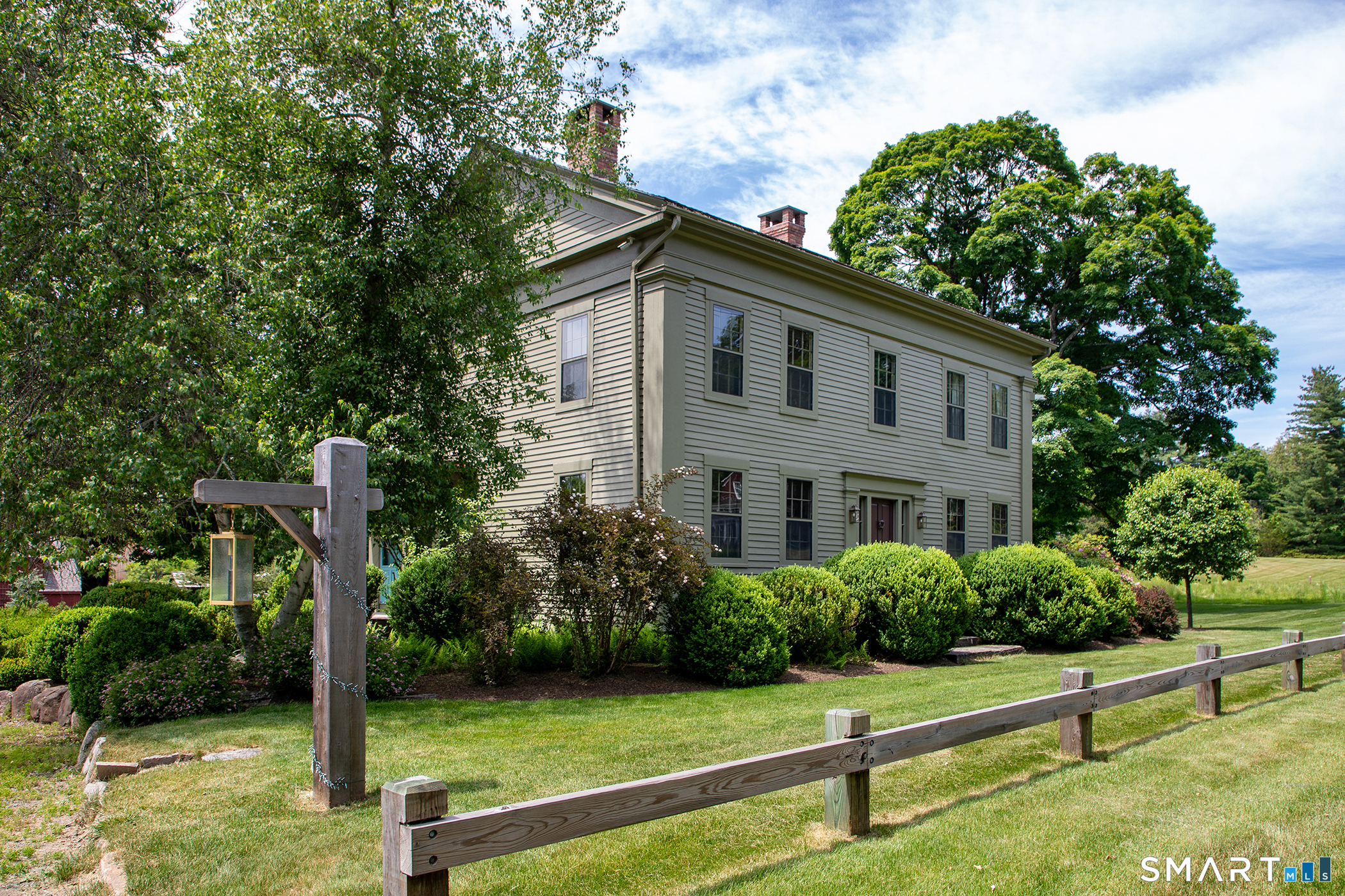 Woodbury CT, 920 Main South Street