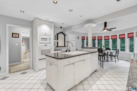 205 Stoneleigh Square Fairfield CT 06825
