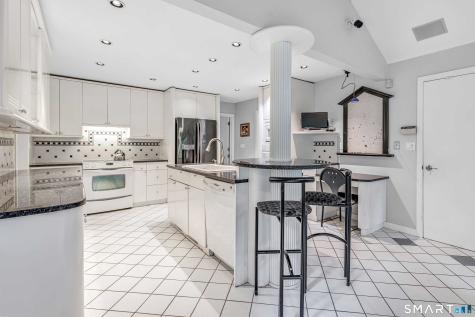 205 Stoneleigh Square Fairfield CT 06825