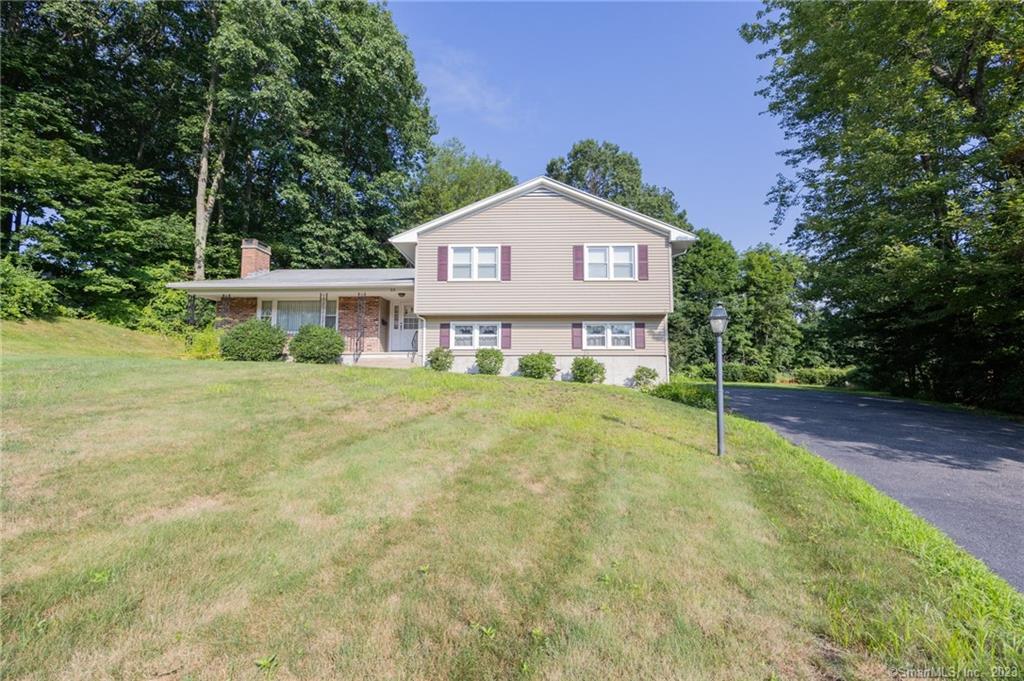 35 Deer Park Circle Waterbury CT 06708