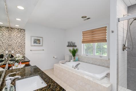 10 Wedgewood Court Newtown CT 06470