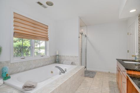 10 Wedgewood Court Newtown CT 06470