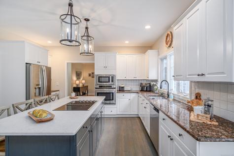 10 Wedgewood Court Newtown CT 06470