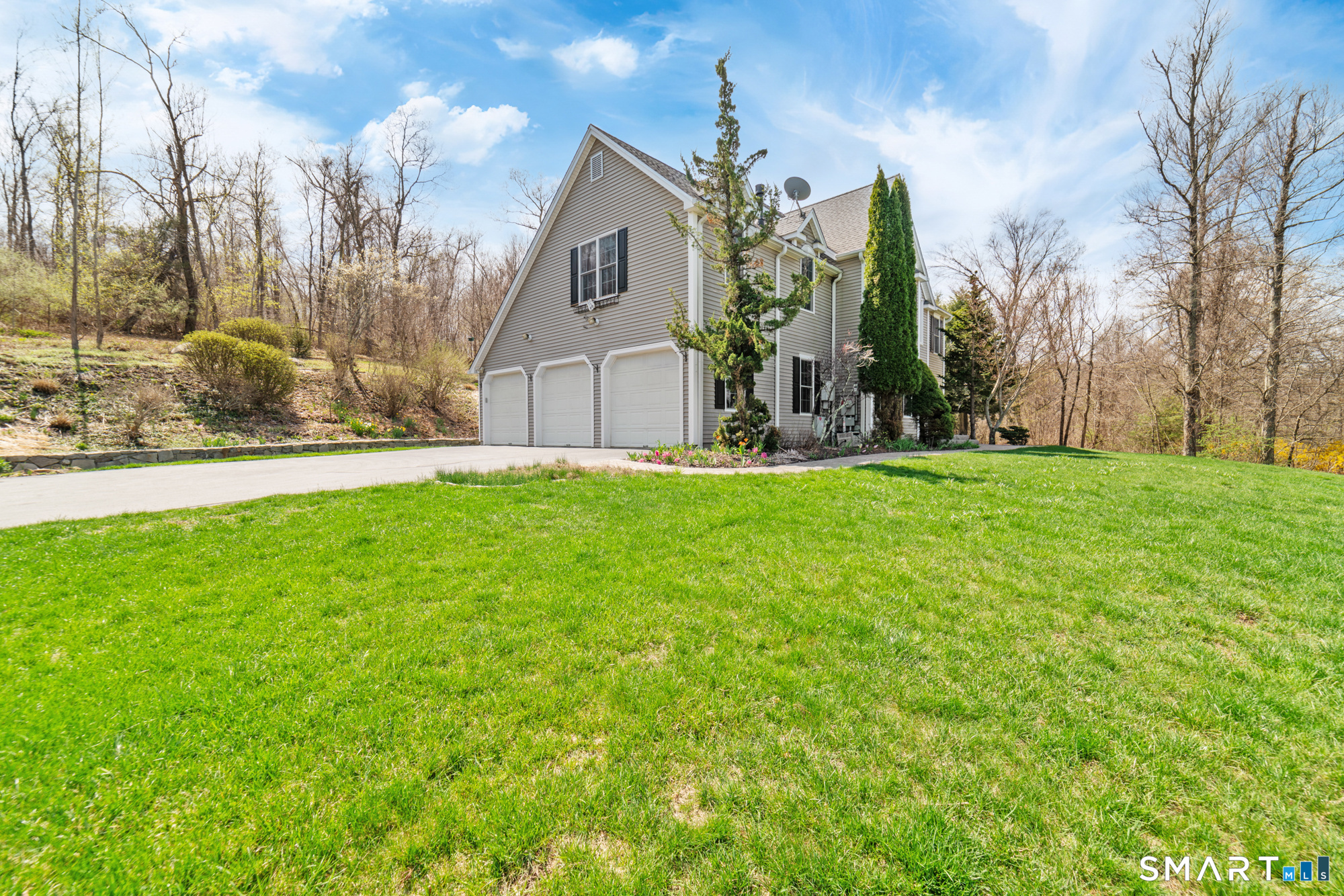 83 Valley Stream Lane Southbury CT 06488