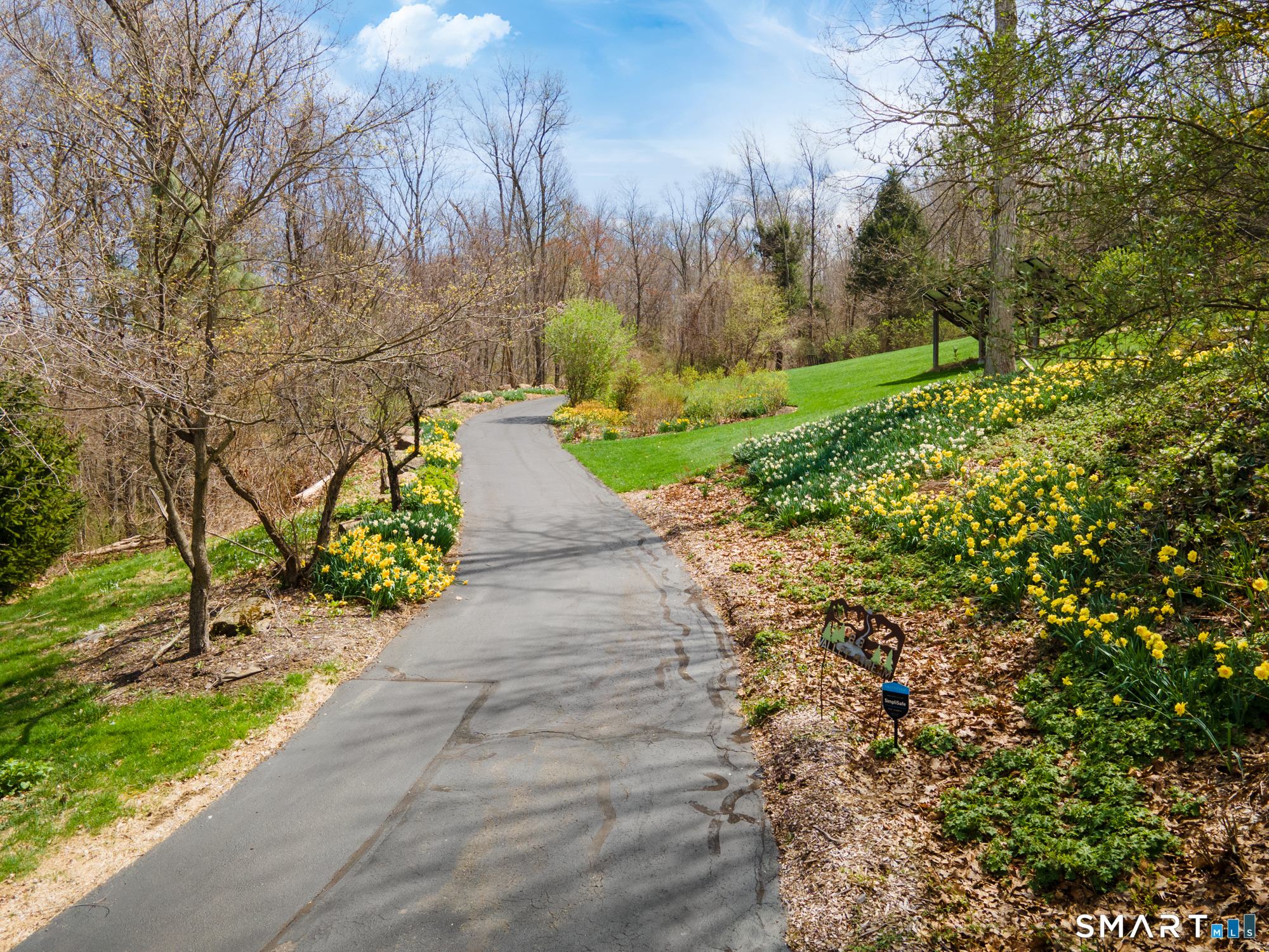 83 Valley Stream Lane Southbury CT 06488