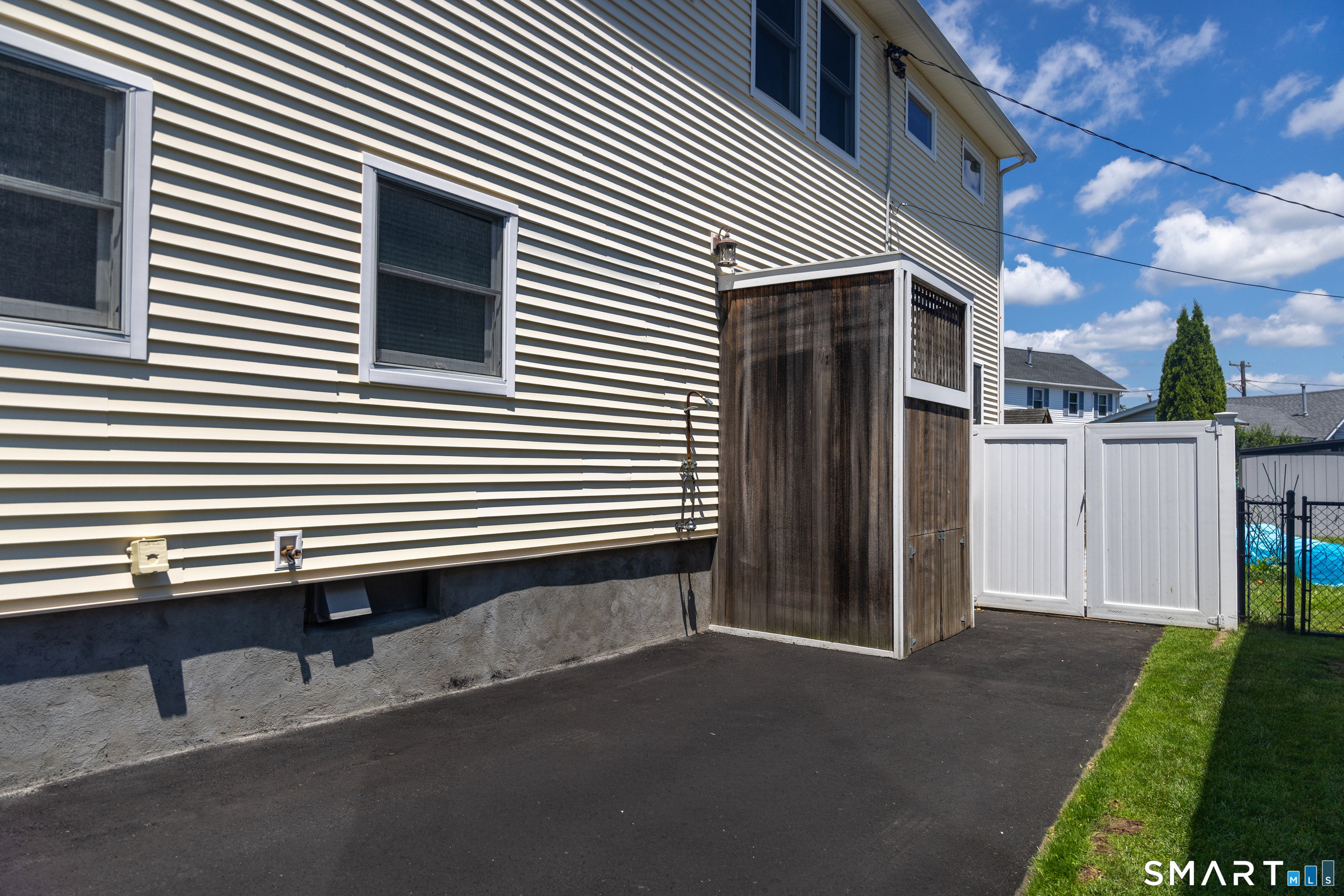 18 Waverly Road Branford CT 06405