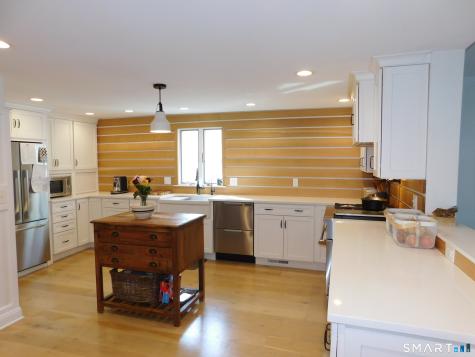 18 Waverly Road Branford CT 06405