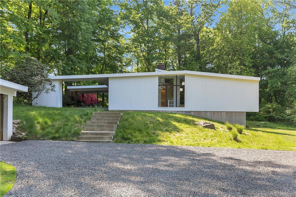 104 Myanos Road New Canaan CT 06840