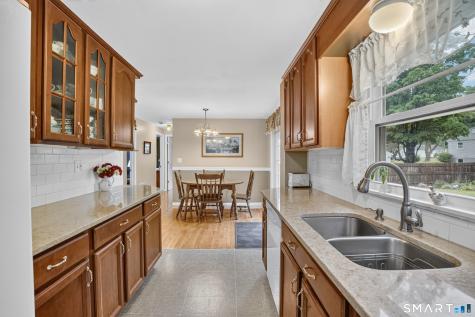 10 Roosevelt Boulevard Enfield CT 06082
