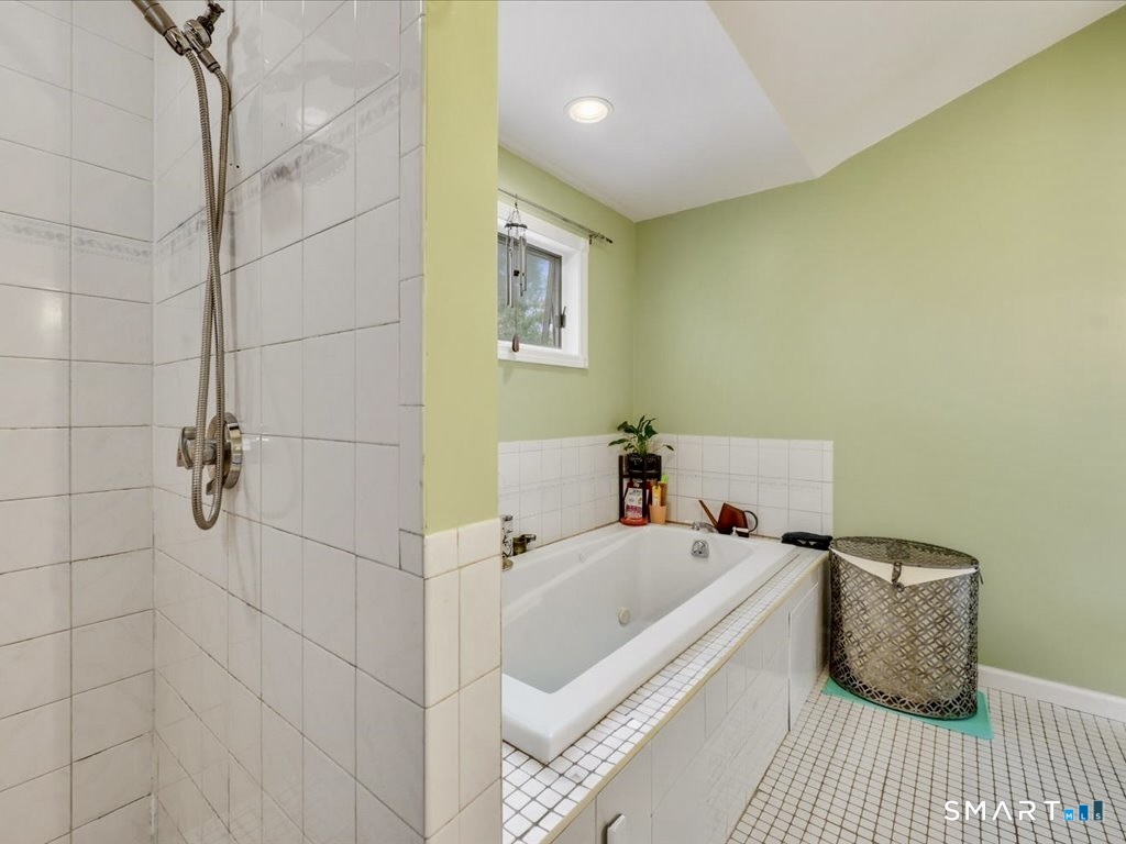 118-B Limewood Avenue Branford CT 06405
