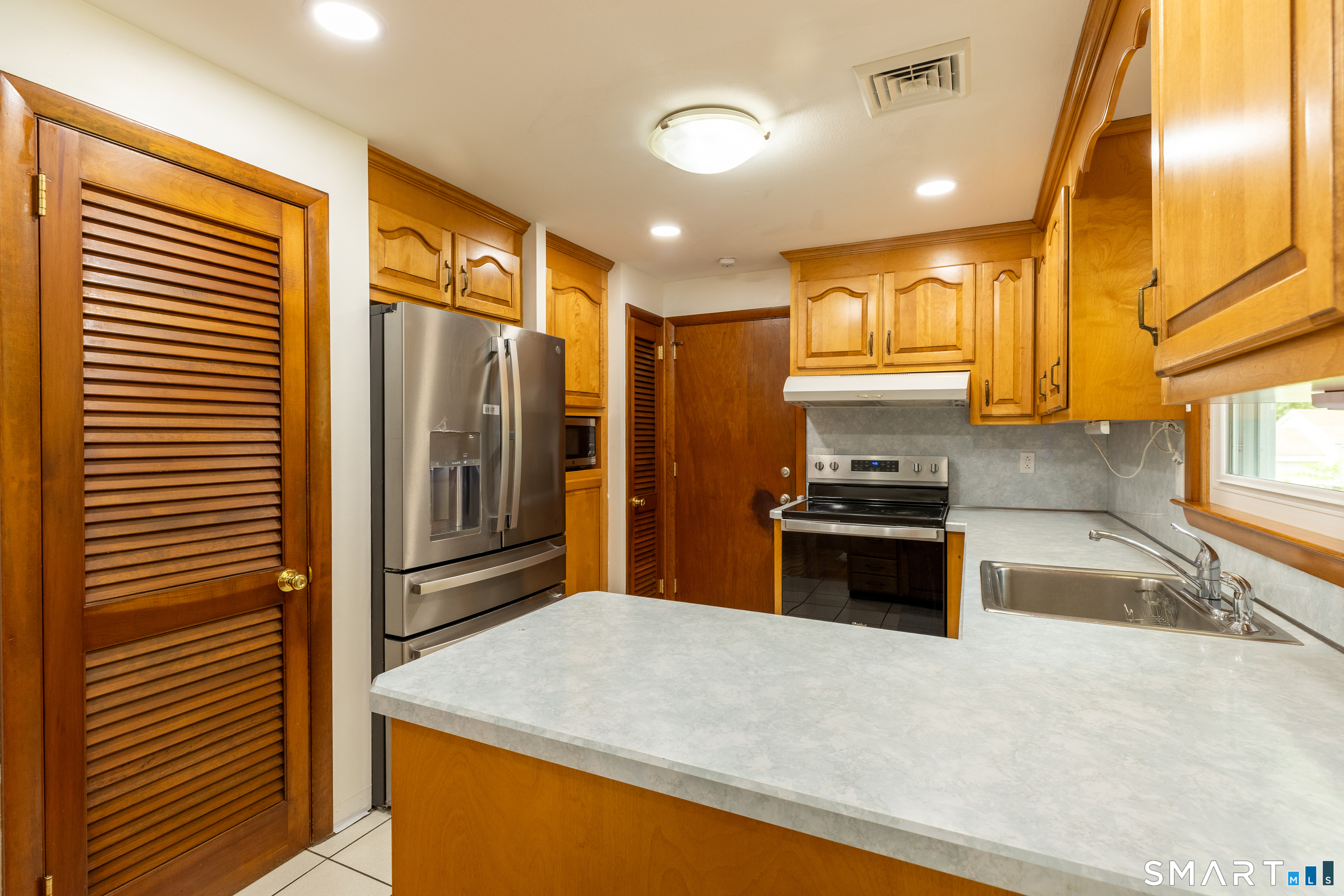 74 Harvest Lane East Hartford CT 06118