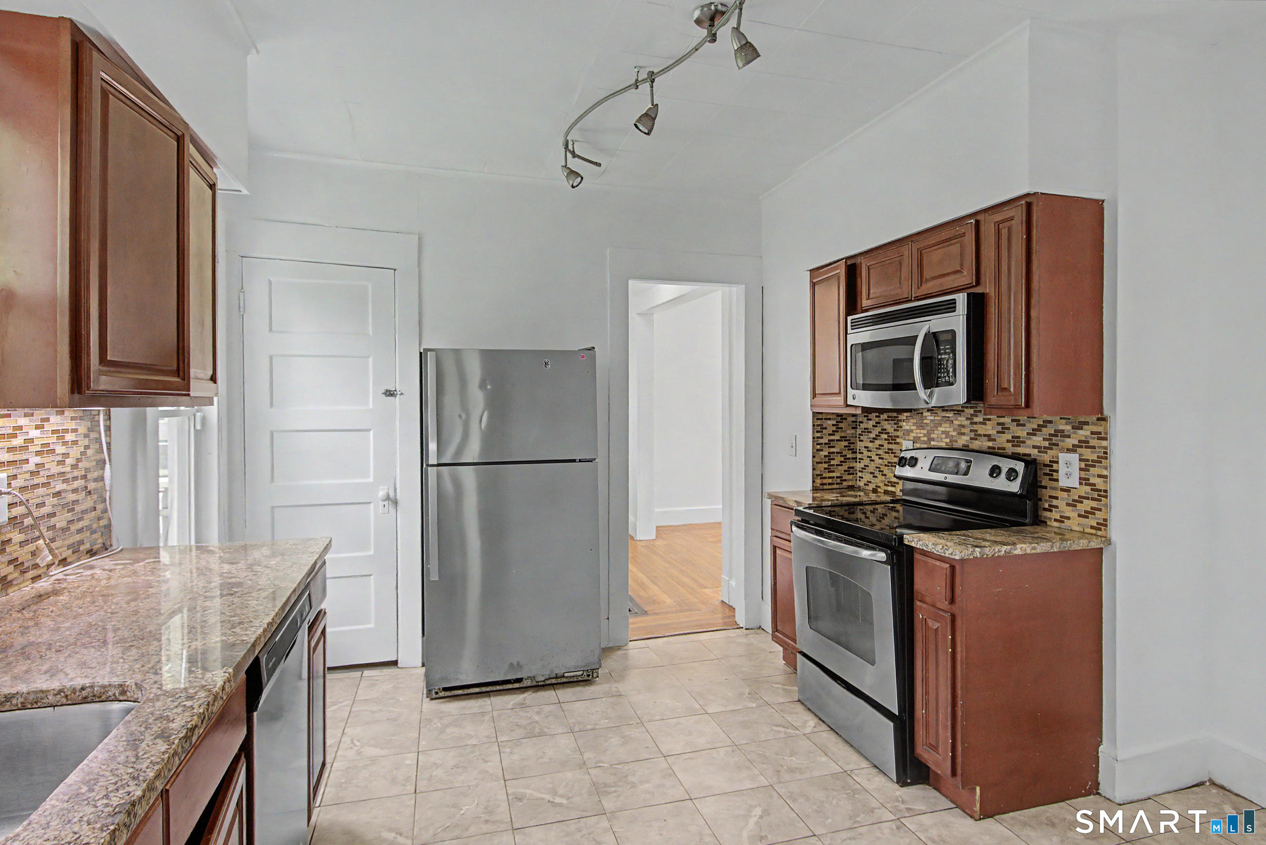31 Smith Street West Haven CT 06516