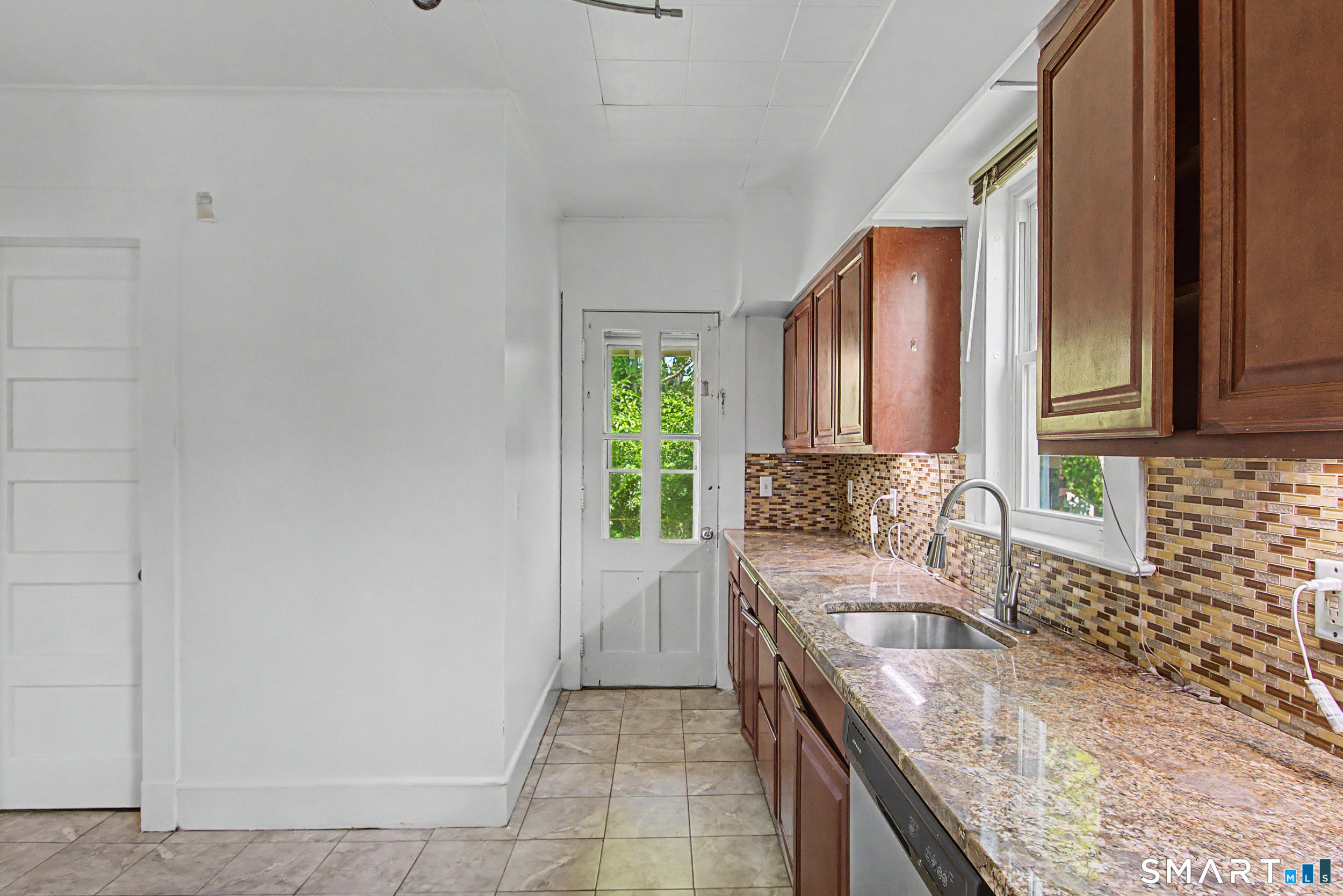 31 Smith Street West Haven CT 06516