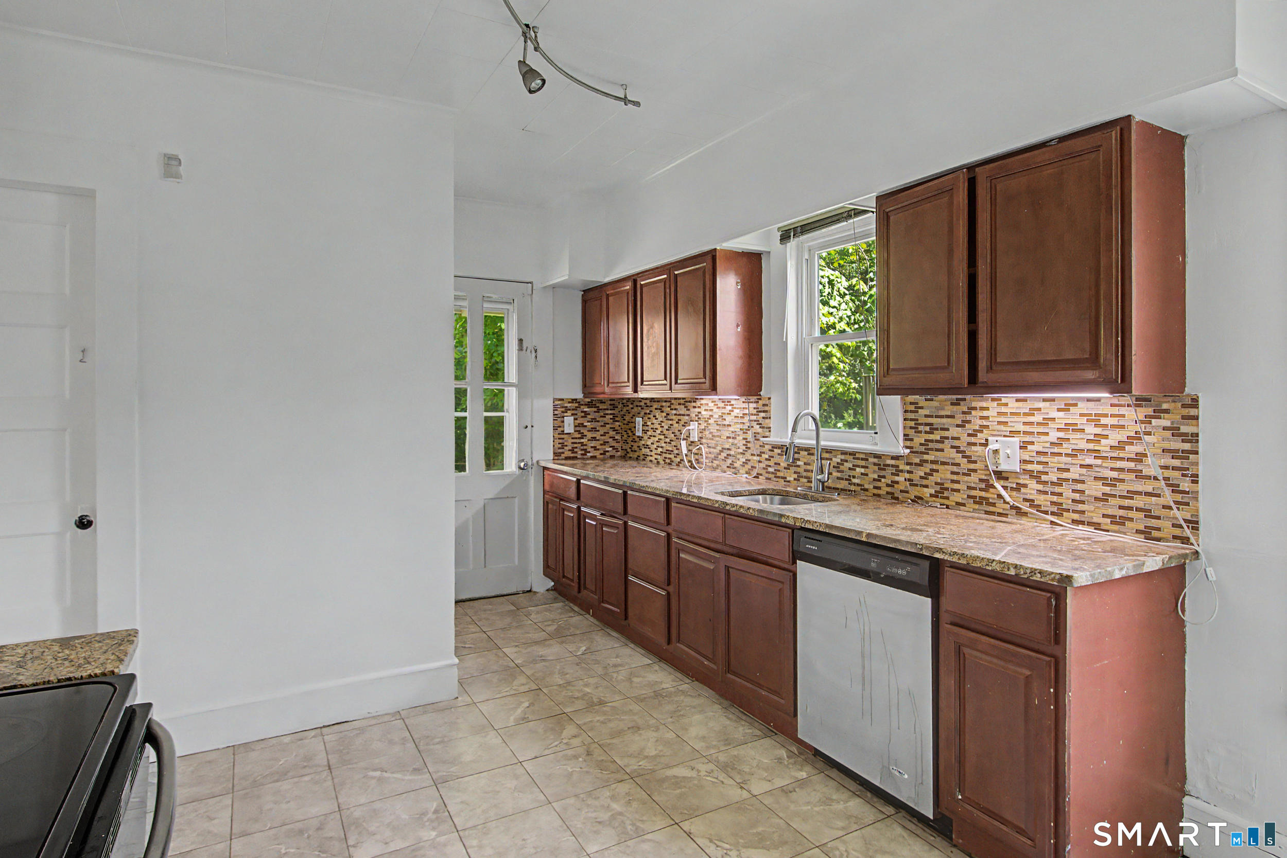 31 Smith Street West Haven CT 06516