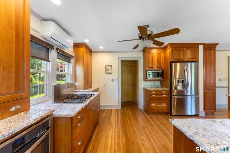 65 Auburn Road West Hartford CT 06119