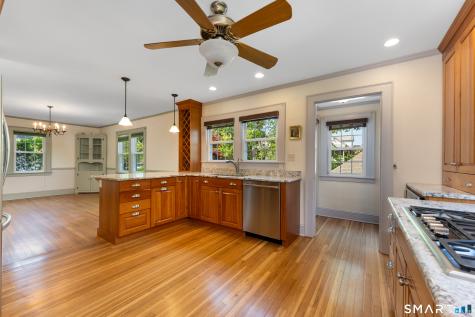 65 Auburn Road West Hartford CT 06119