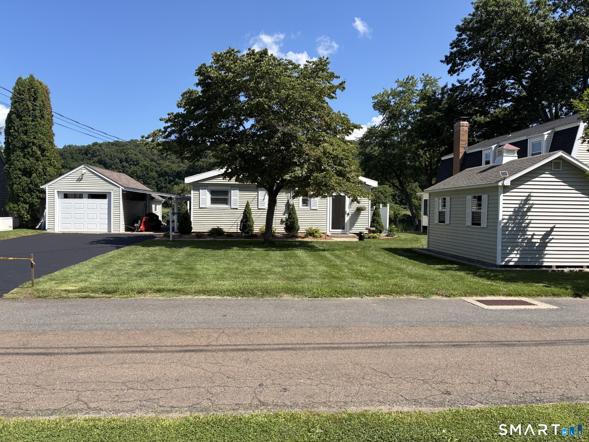 52 Housatonic Drive Newtown CT 06482