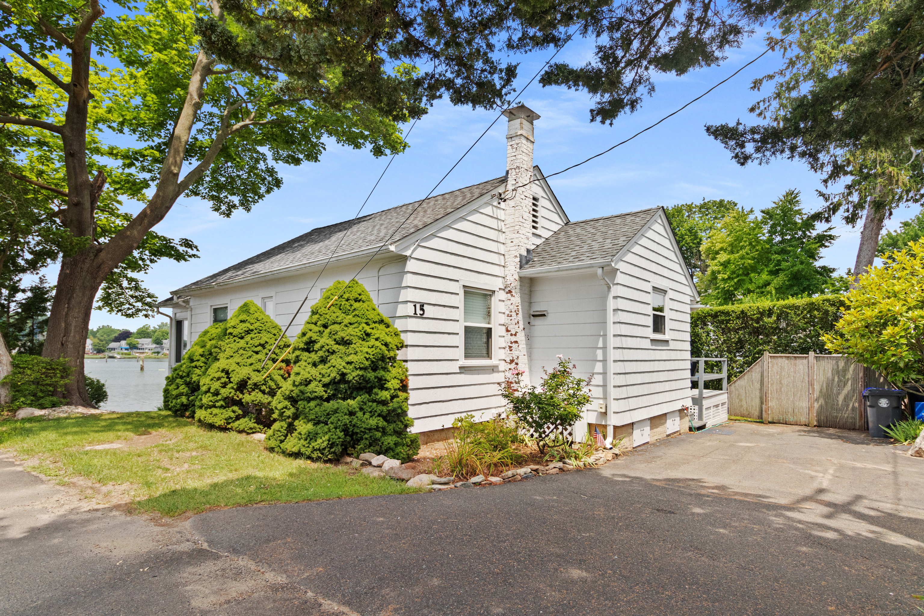 15 River Road Branford CT 06405