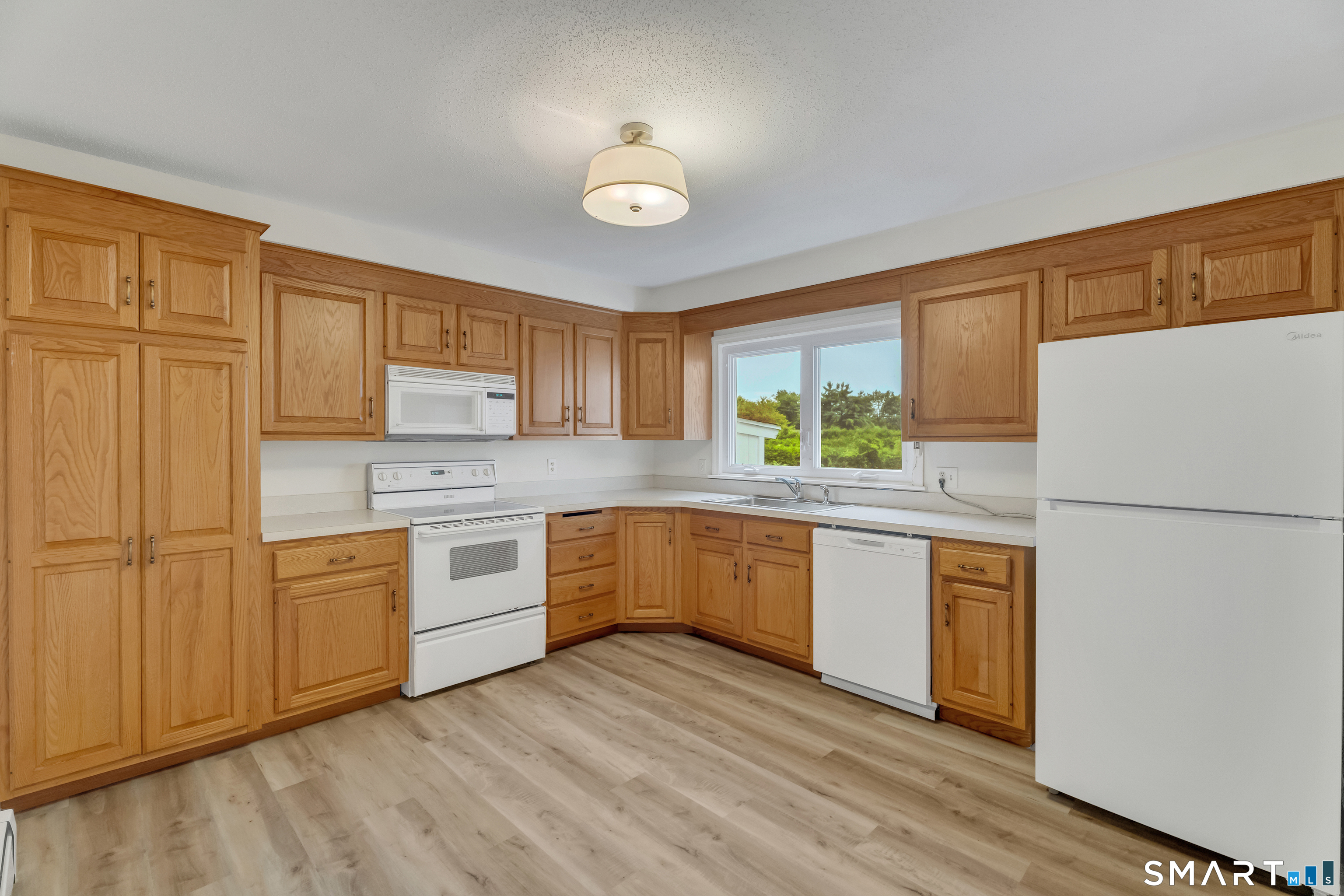129 Chesterfield Road East Lyme CT 06333