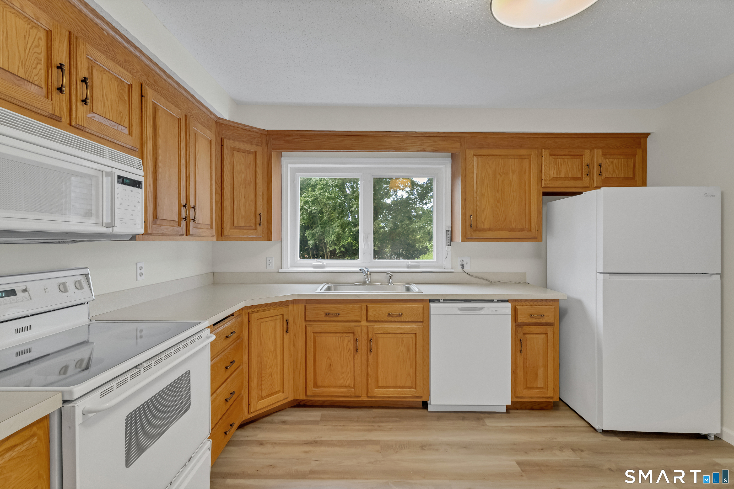 129 Chesterfield Road East Lyme CT 06333