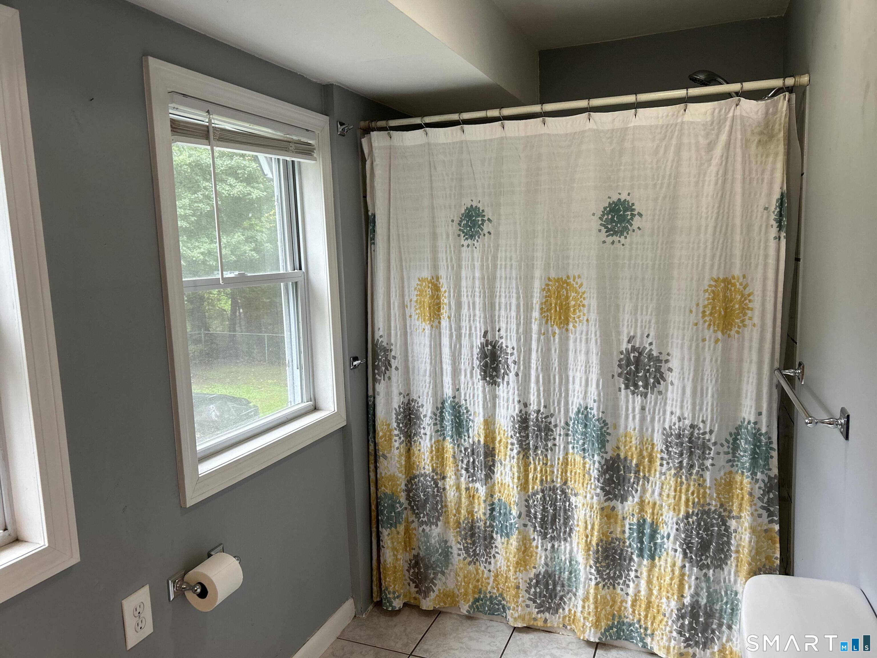 24 Avon Street Enfield CT 06082