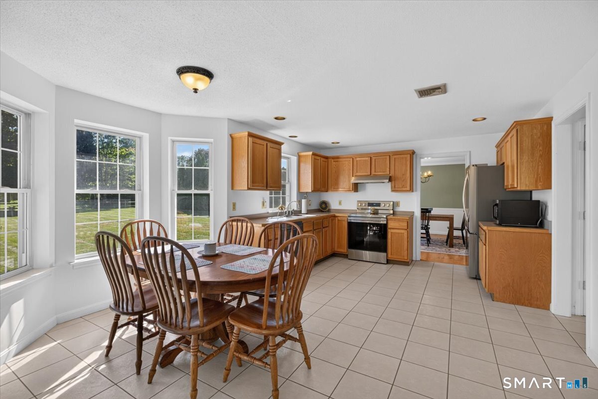 98 Broadleaf Circle Suffield CT 06093