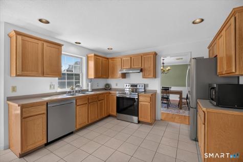 98 Broadleaf Circle Suffield CT 06093