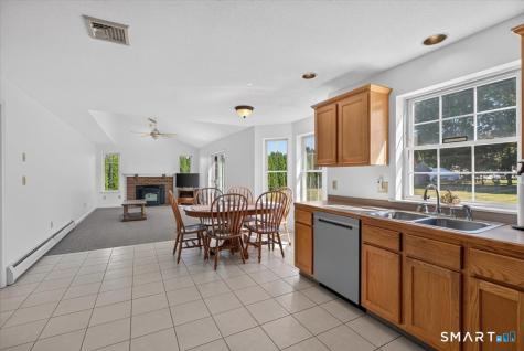 98 Broadleaf Circle Suffield CT 06093