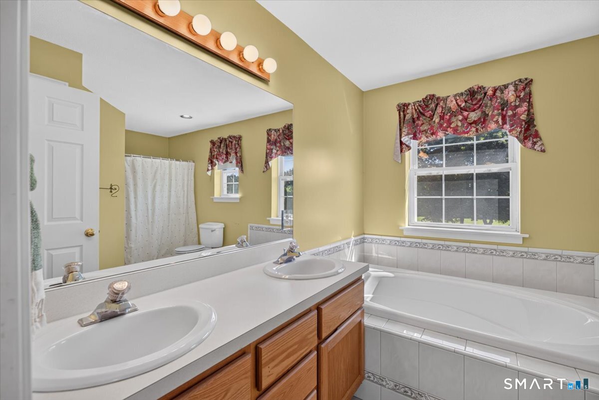 98 Broadleaf Circle Suffield CT 06093