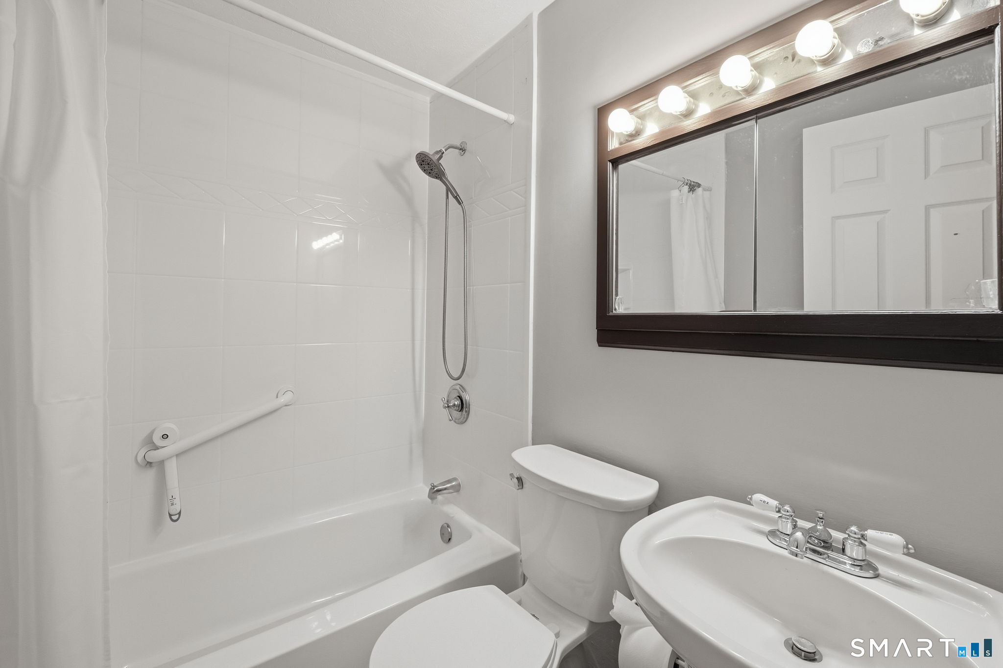 22 Geraldine Drive Ellington CT 06029