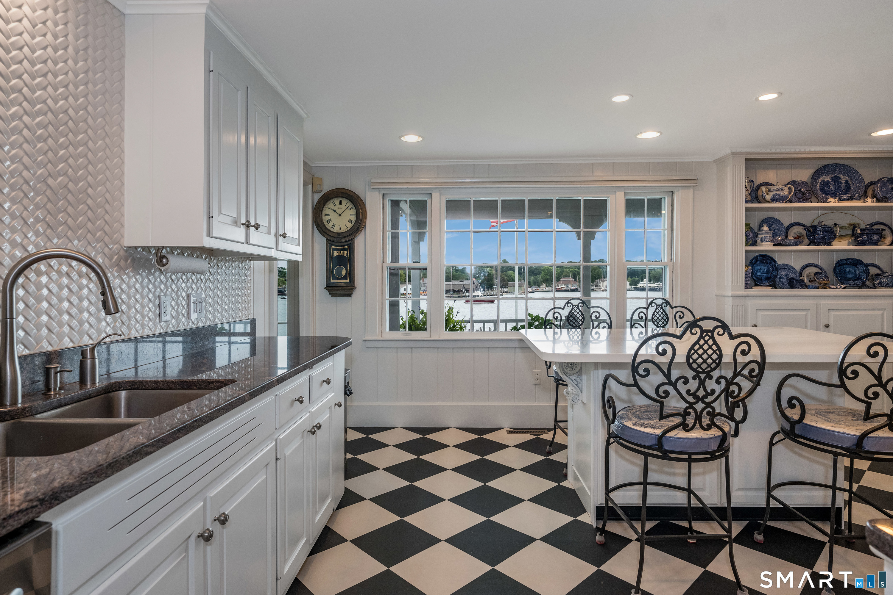 20 Grove Avenue Groton CT 06355