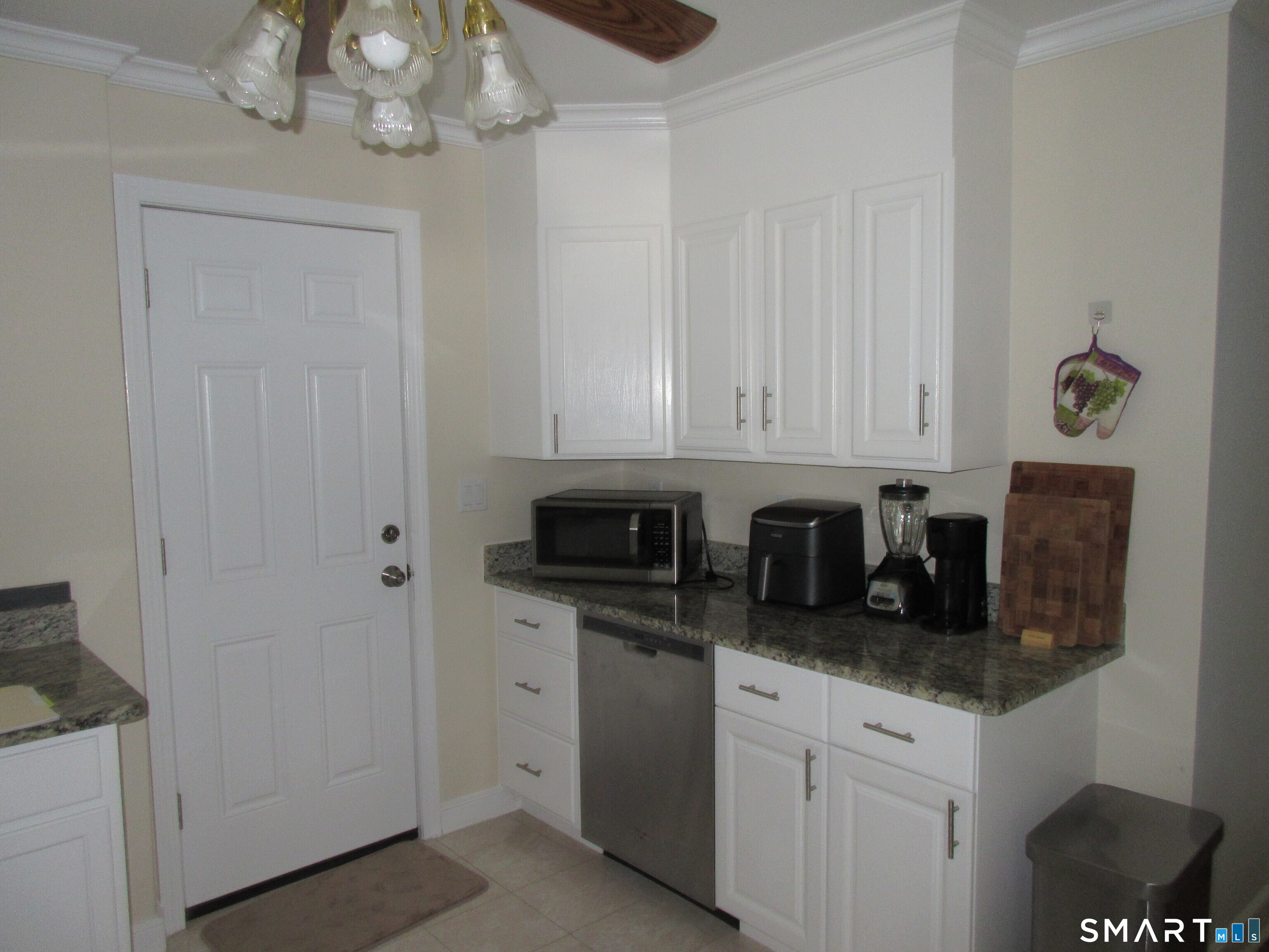 43 Breyer Avenue Bridgeport CT 06606
