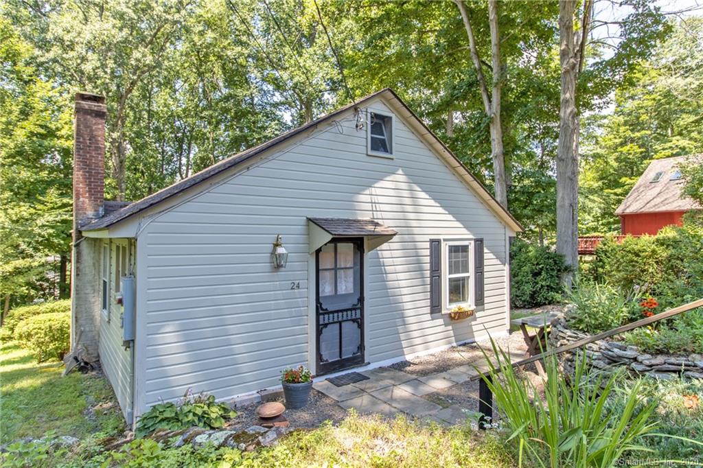 24 Mountain Trail East Hampton CT 06424