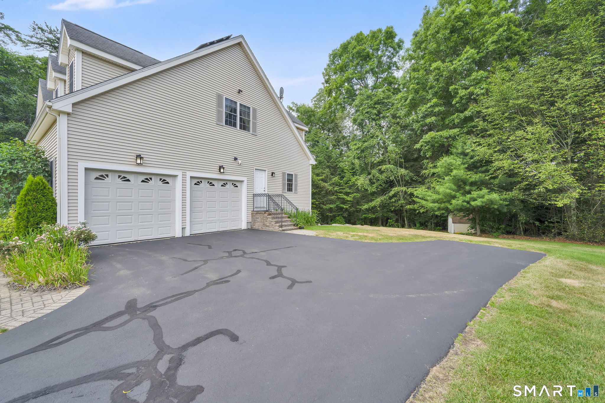 5 Edwards Way Bloomfield CT 06002