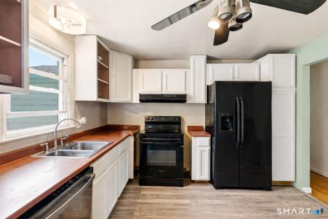150 Stratfield Place Bridgeport CT 06606