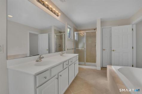 25 Fenwick Drive Avon CT 06001