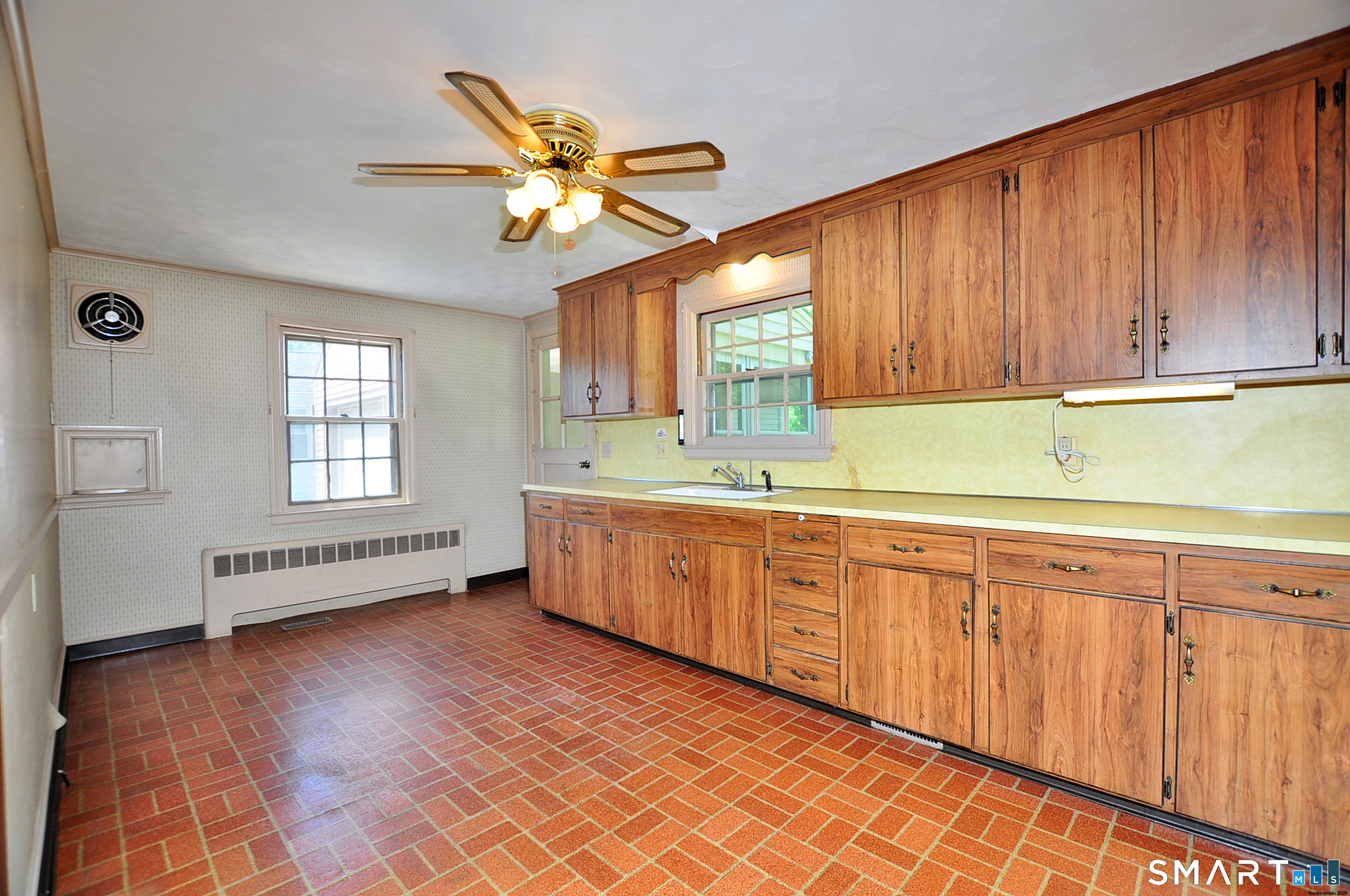 10 Lennox Avenue Windsor CT 06095