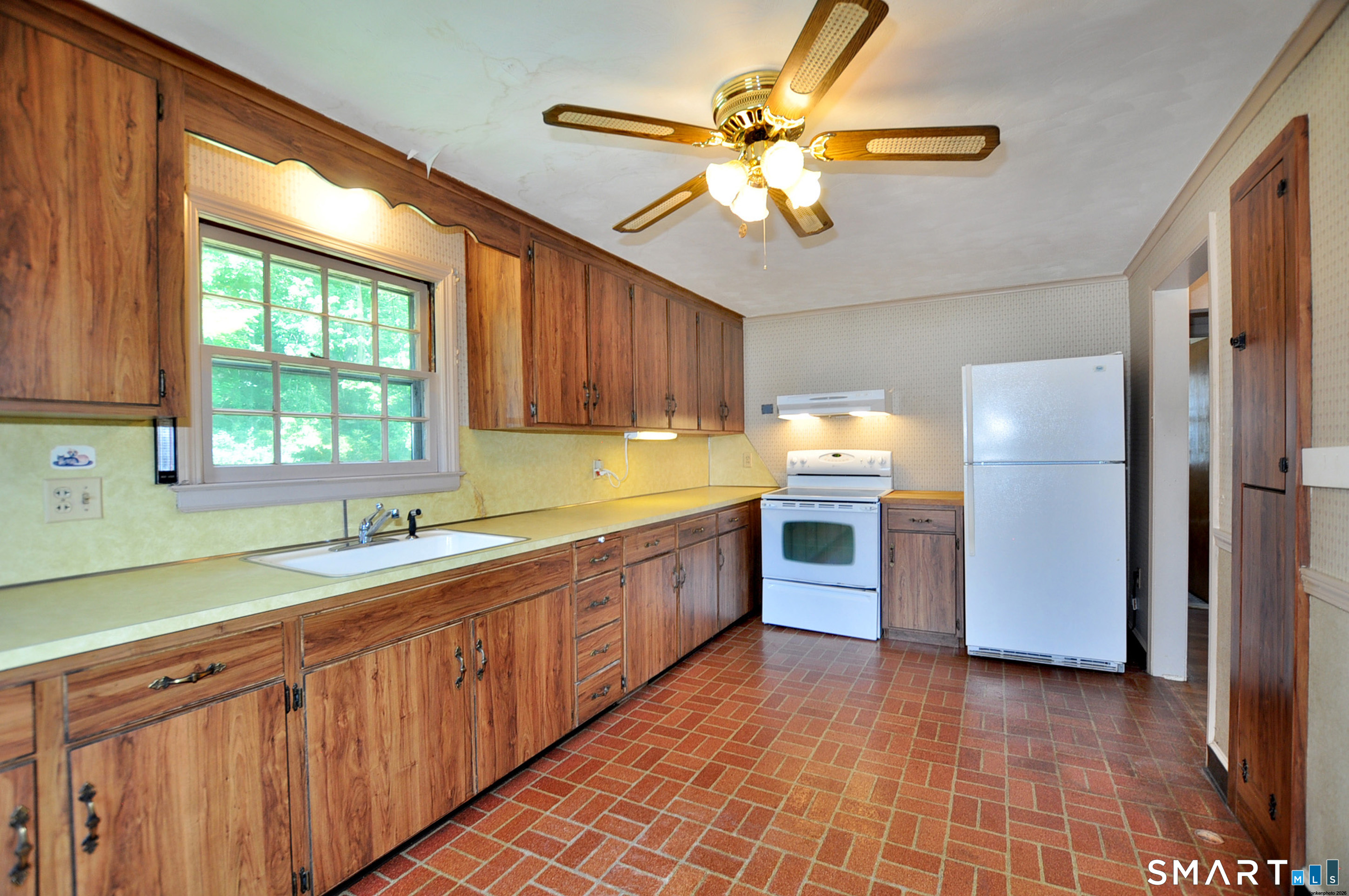 10 Lennox Avenue Windsor CT 06095