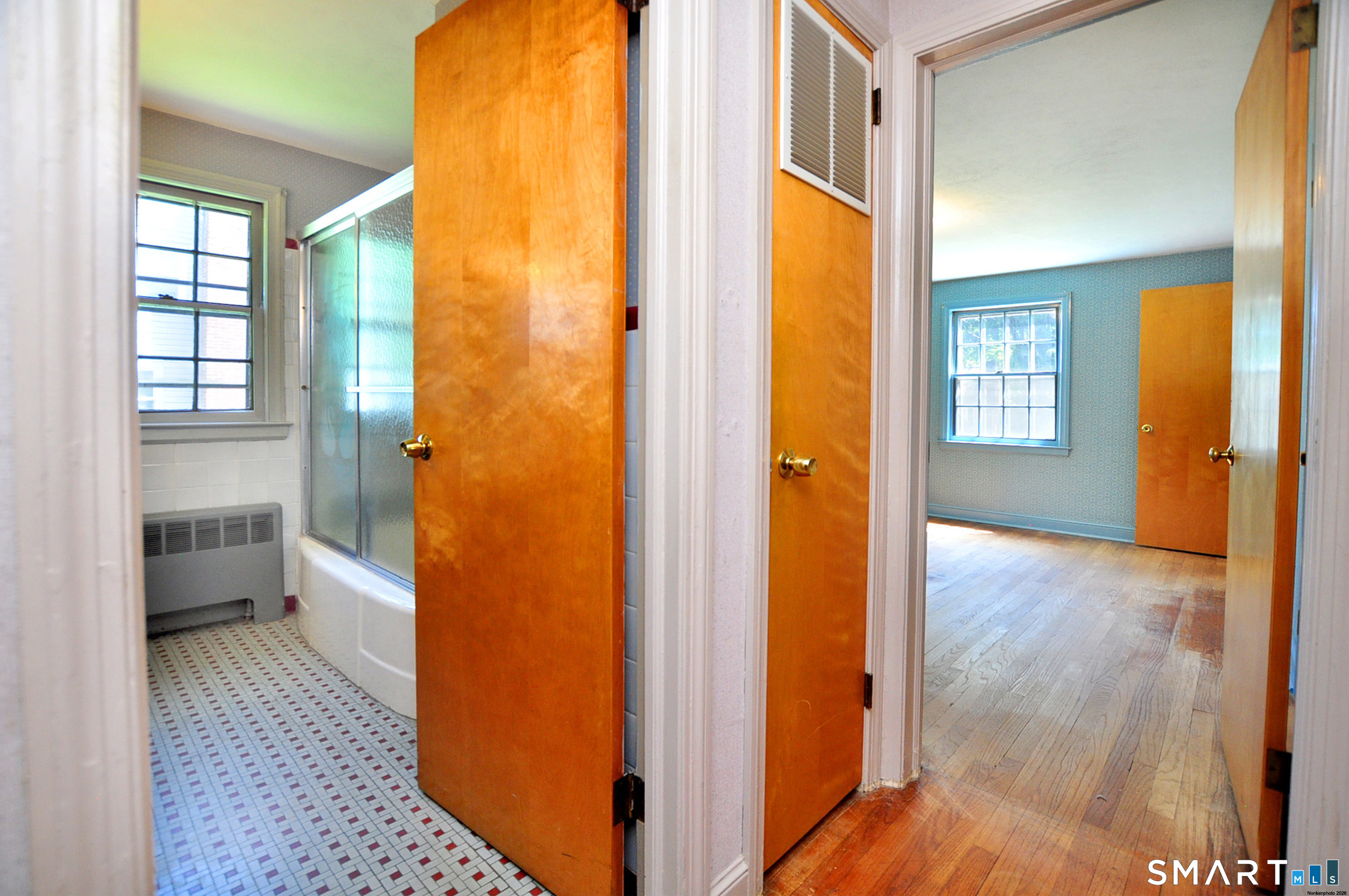 10 Lennox Avenue Windsor CT 06095