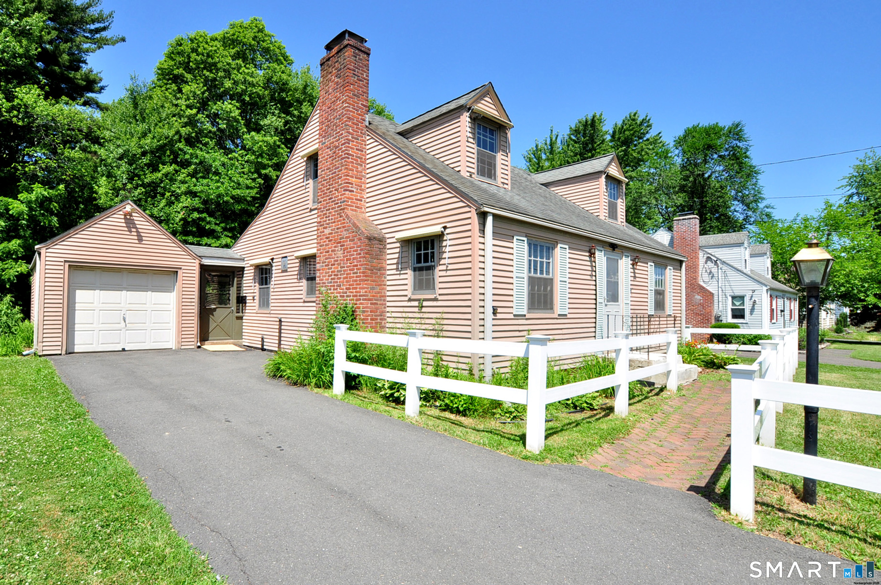 10 Lennox Avenue Windsor CT 06095