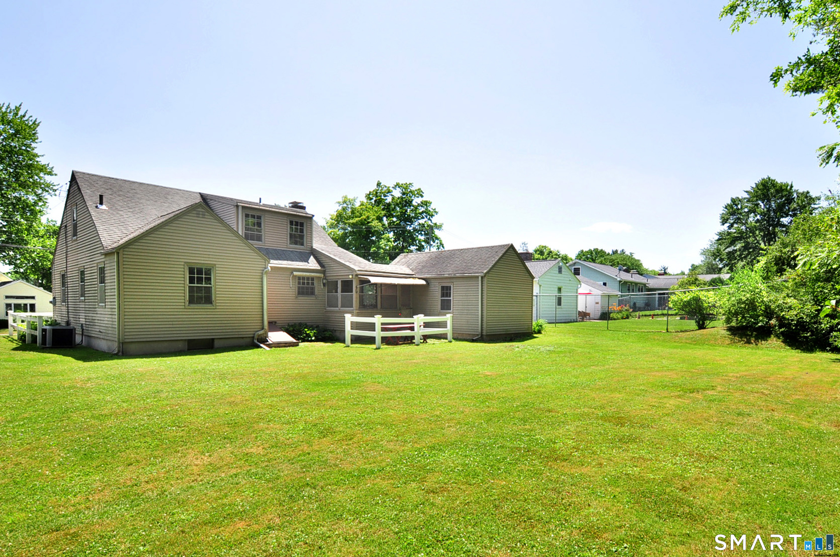 10 Lennox Avenue Windsor CT 06095