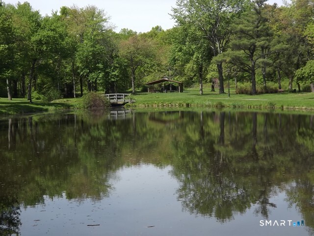 10 Lennox Avenue Windsor CT 06095