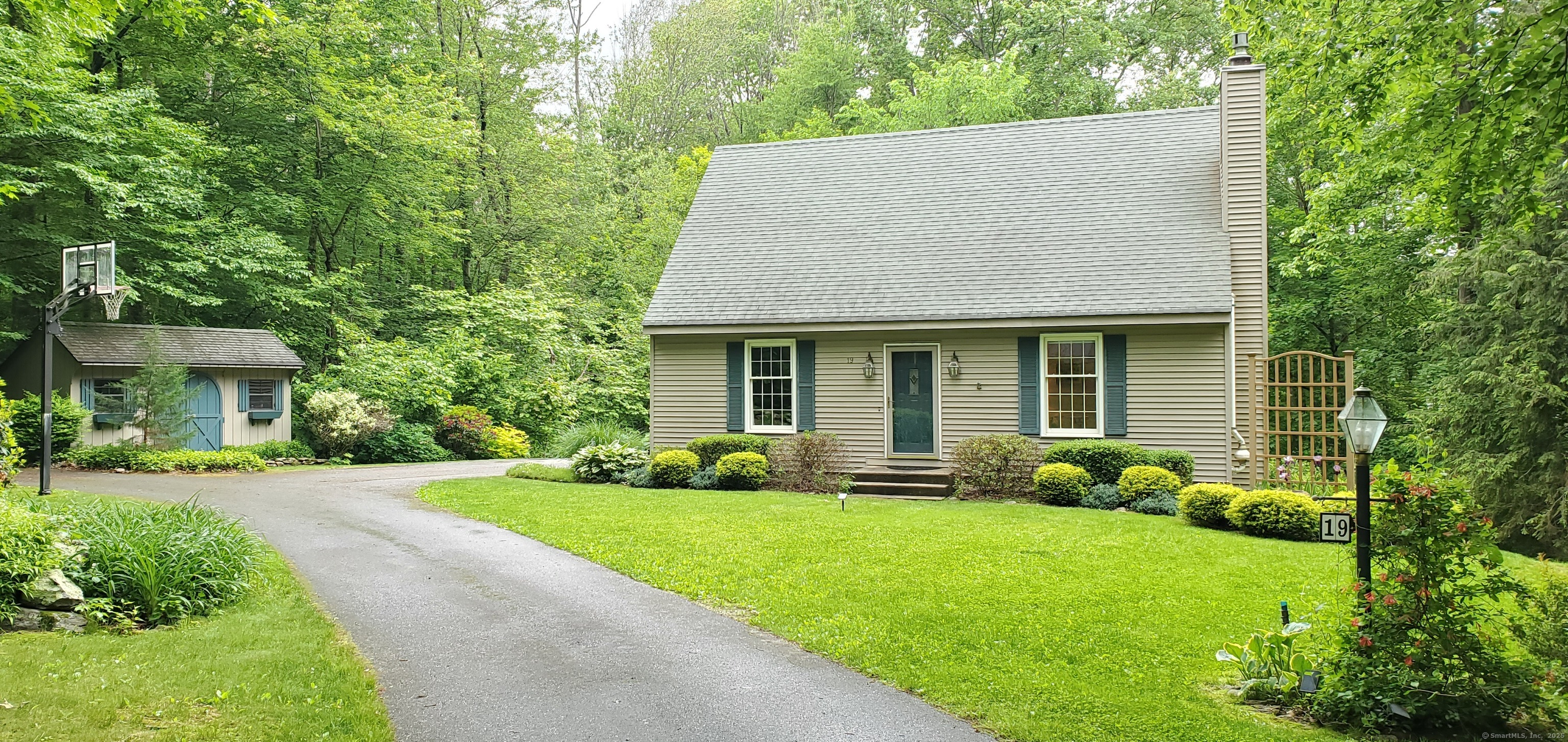 19 Oak Leaf Circle Coventry CT 06238