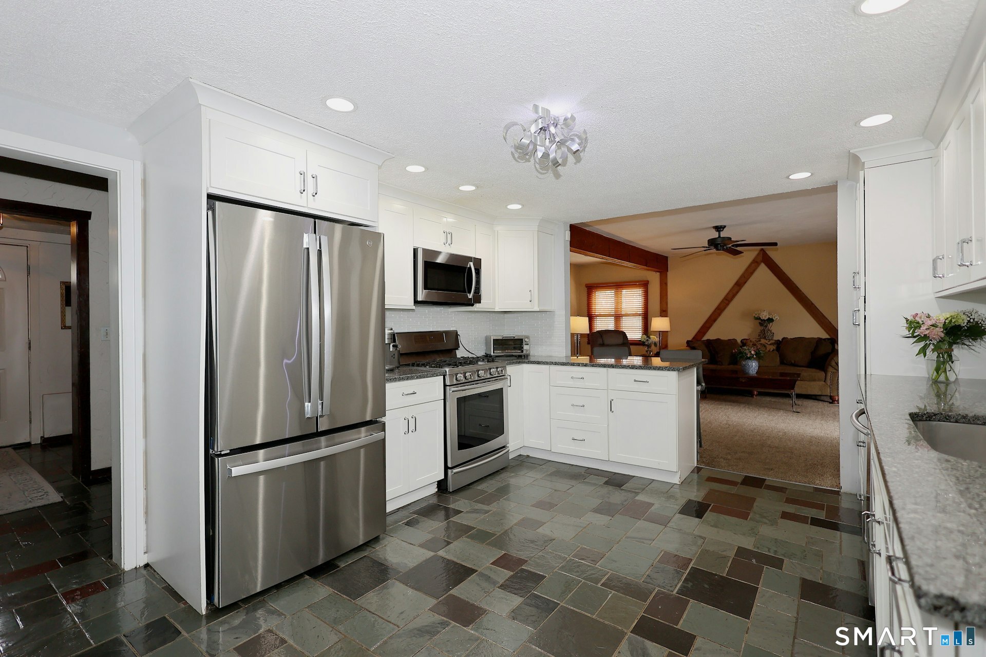 685 Knapps Highway Fairfield CT 06824