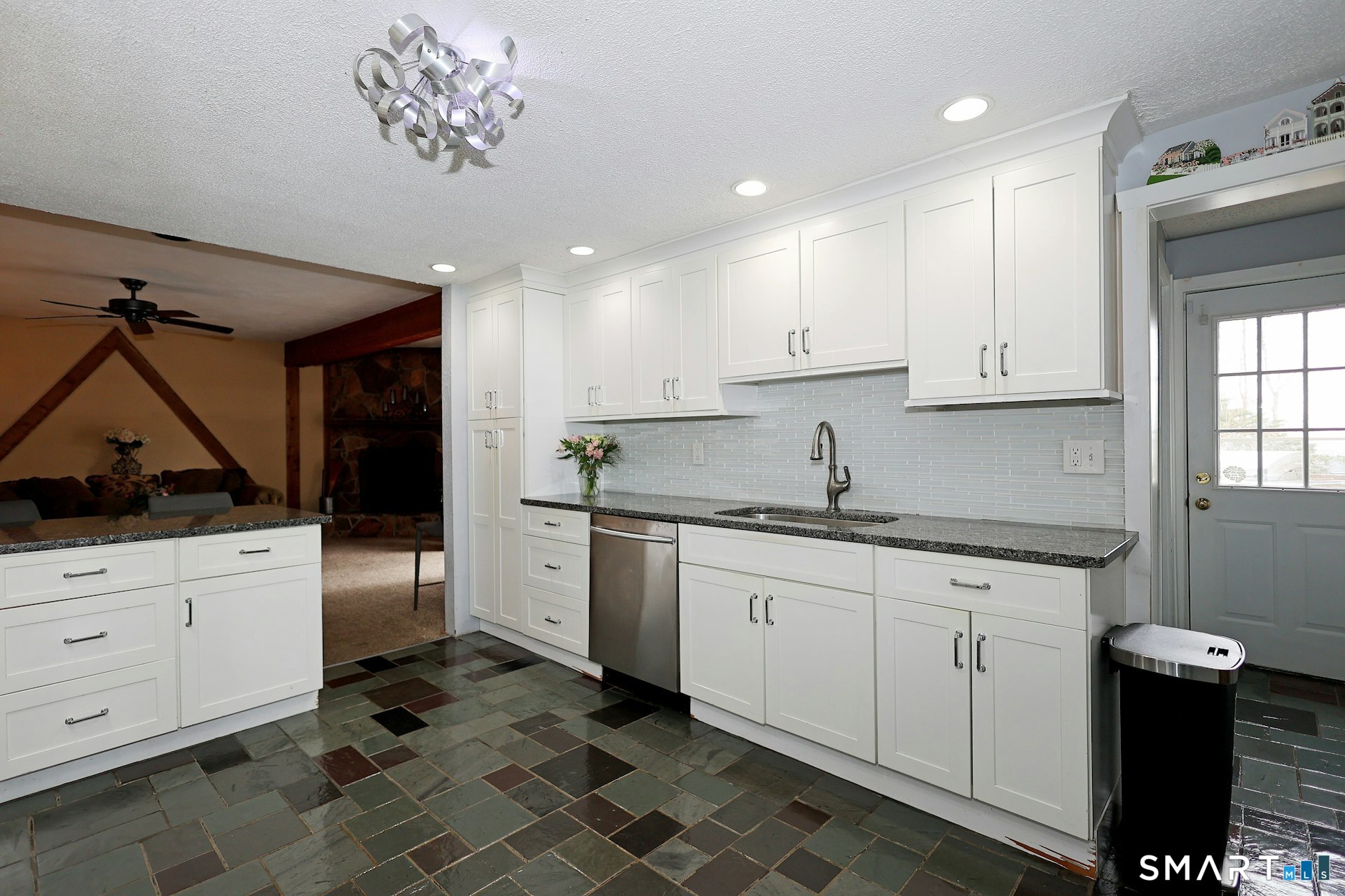 685 Knapps Highway Fairfield CT 06824