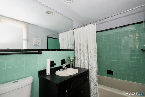 685 Knapps Highway Fairfield CT 06824